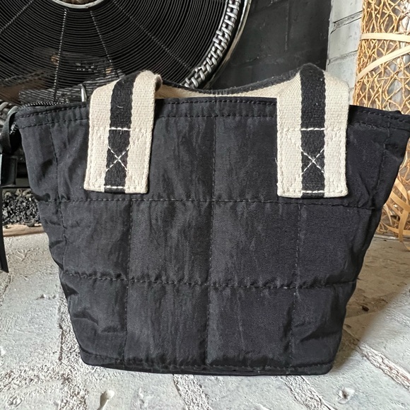 Universal Thread Handbags - Universal Thread Black Puffer Mini Crossbody Bag 🌼